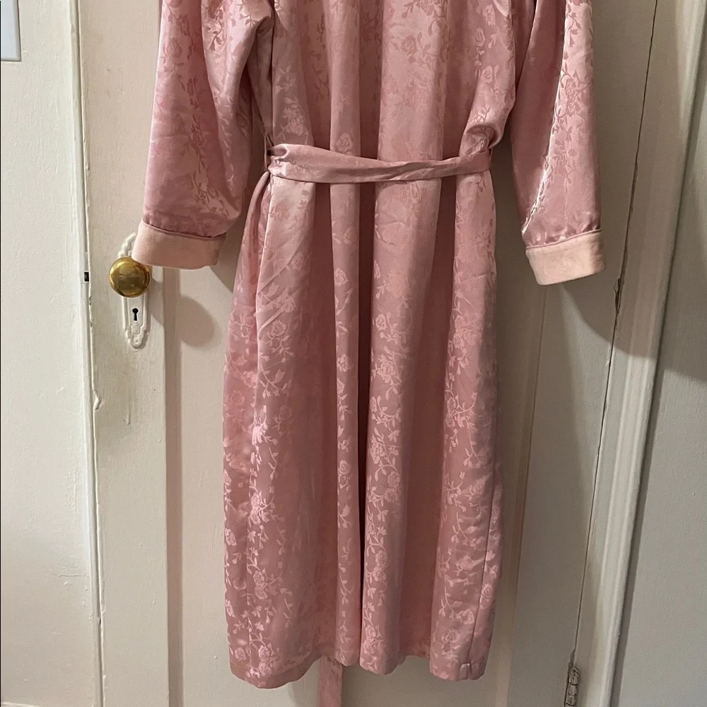 Victoria's Secret Pink Satin Floral Robe - Picture 8 of 10